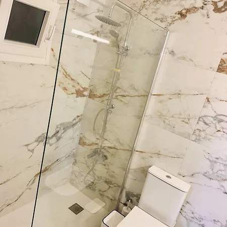 Appartamento Charming 2 Bdr Free Parking & Wi-fi *