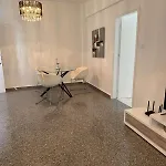 Charming 2 Bdr Free Parking & Wi-fi Apartment Nikosia