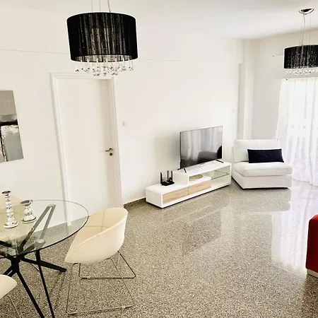 Charming 2 Bdr Free Parking & Wi-fi Apartment Nikosia