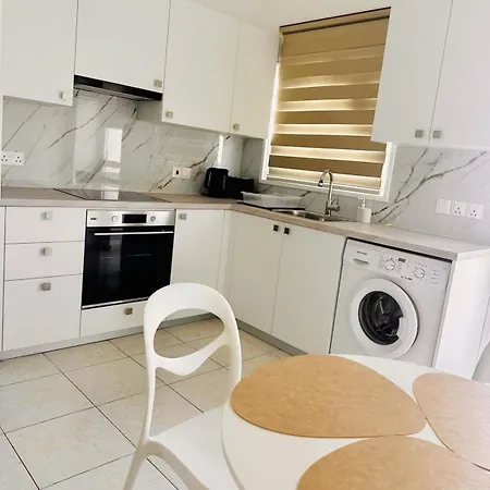 Apartment Charming 2 Bdr Free Parking & Wi-fi