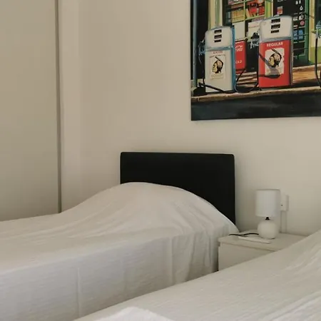 Charming 2 Bdr Free Parking & Wi-fi Apartment Nikosia