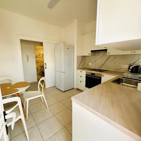 Charming 2 Bdr Free Parking & Wi-fi * Нікосія