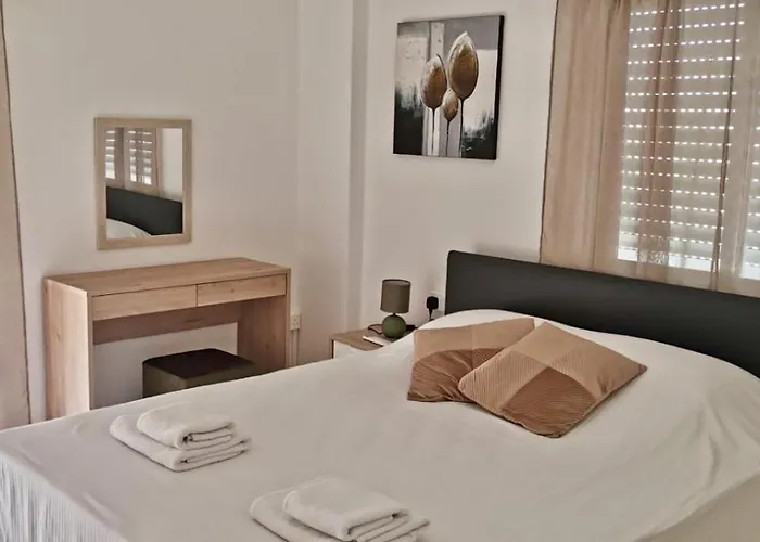 Charming 2 Bdr Free Parking & Wi-fi 尼科西亚