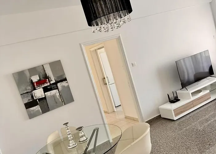 Charming 2 Bdr Free Parking & Wi-fi * 尼科西亚