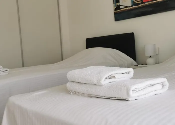 Charming 2 Bdr Free Parking & Wi-fi 公寓