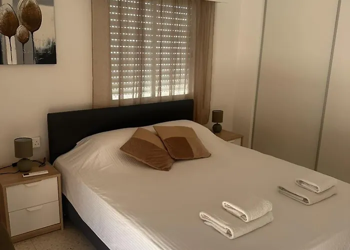 Charming 2 Bdr Free Parking & Wi-fi Apartmán