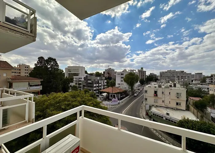 Charming 2 Bdr Free Parking & Wi-fi Apartmán *